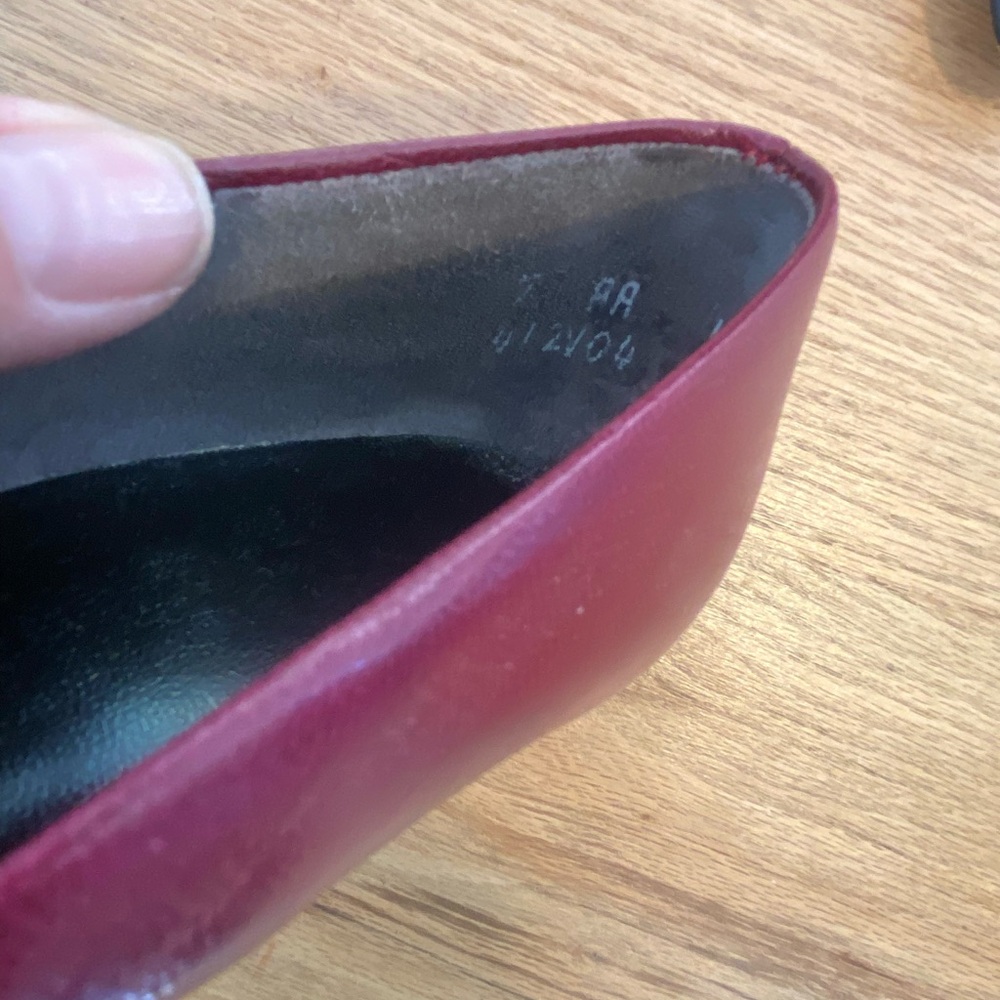 DeLiso Women's Burgundy Heels 7 Preloved - Picture 3 of 9
